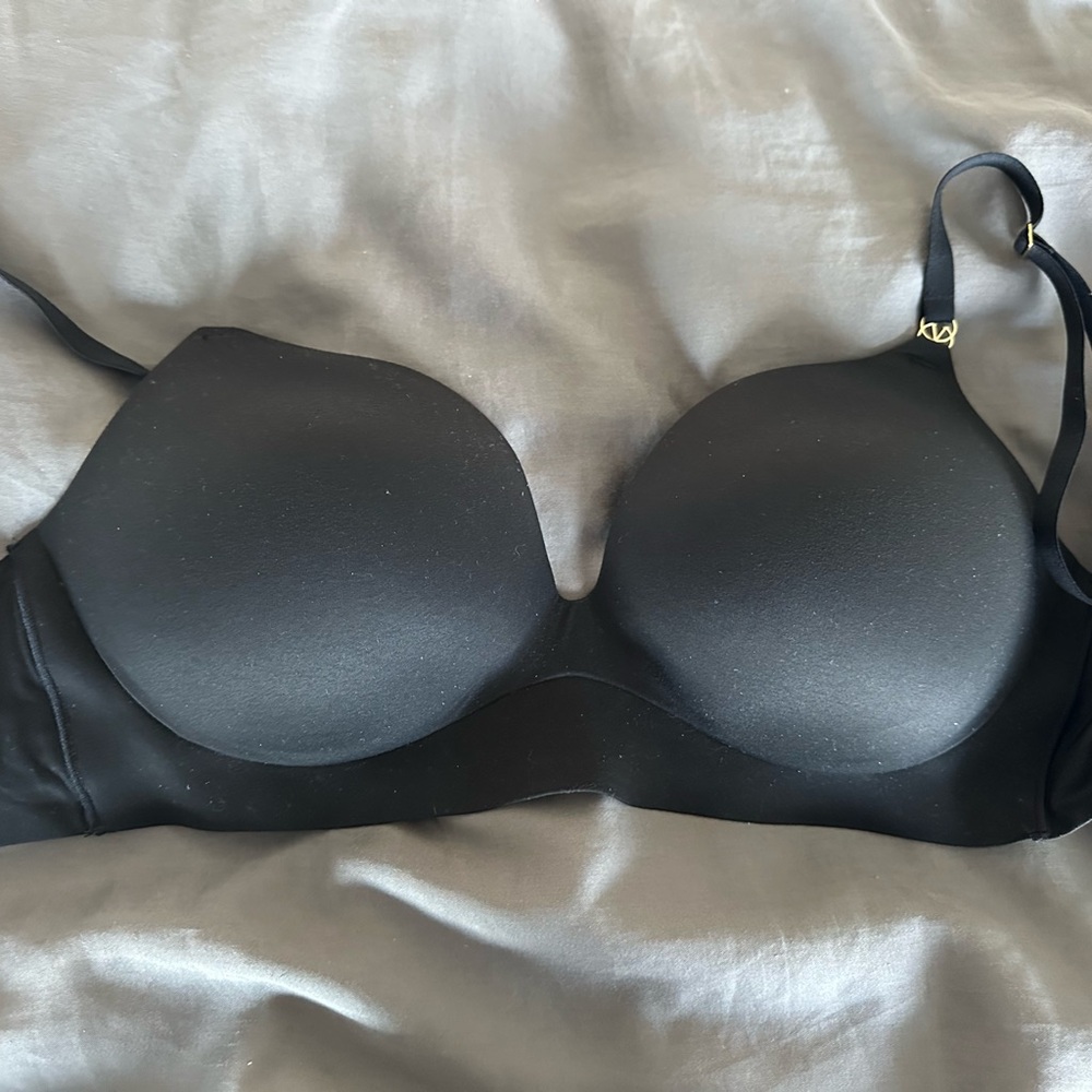 Victoria's Secret dream angles smooth wireless bra 34DD